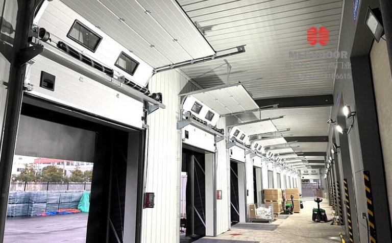 滑升门:现代工业与商业领域的理想选择缩略图 滑升门:现代工业与商业领域的理想选择缩略图