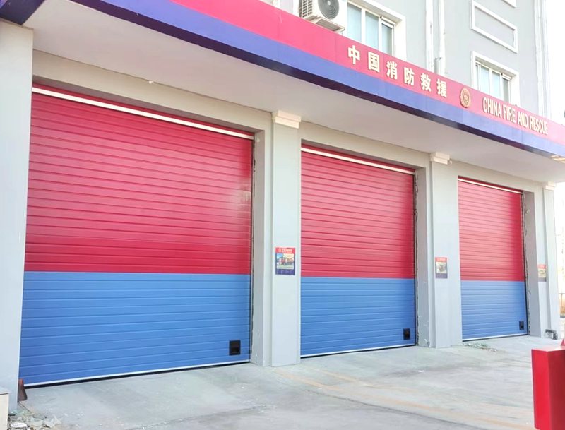 南京消防大队车库专用红色滑升门插图1 南京消防大队车库专用红色滑升门插图1