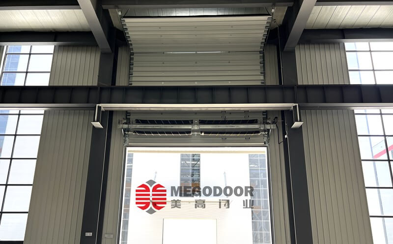 南京定制化翻板防爆提升门：甲类工厂的安全卫士插图1