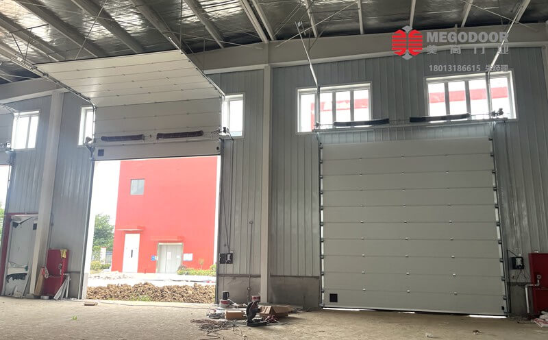 南京定制化翻板防爆提升门：甲类工厂的安全卫士插图2