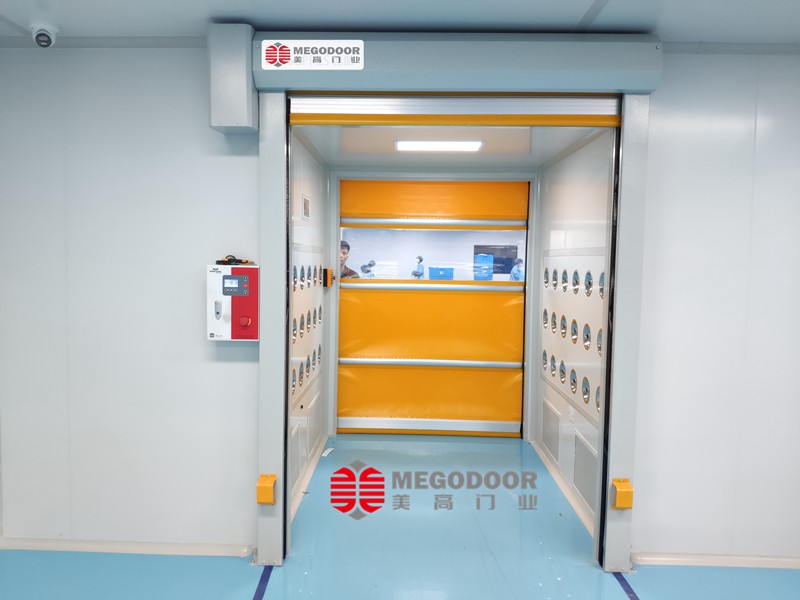 洁净室污染防控的关键卫士:双门互锁快速卷帘门的综合应用价值插图 洁净室污染防控的关键卫士:双门互锁快速卷帘门的综合应用价值插图