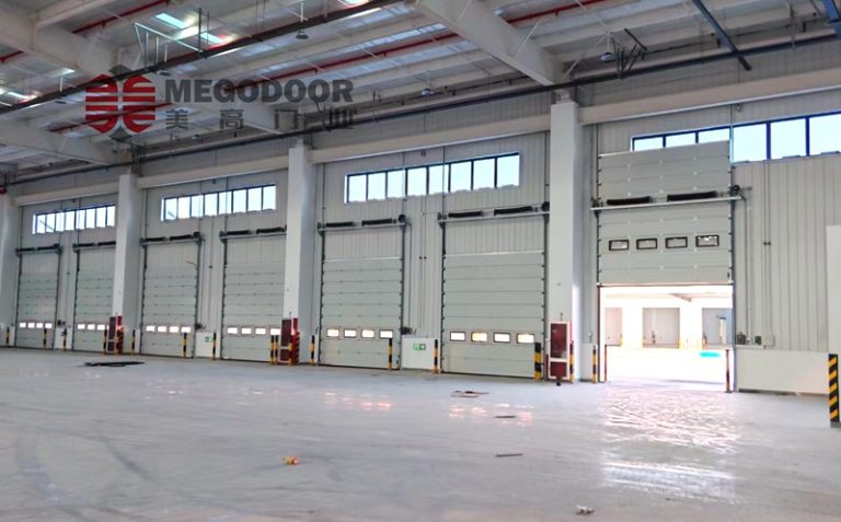 现代化物流仓储解决方案:南京工业电动提升门系统缩略图 现代化物流仓储解决方案:南京工业电动提升门系统缩略图