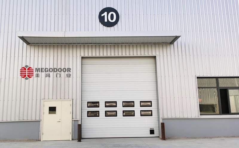 智造守护者：南京汽车配件厂房提升门的技术选型与工业价值缩略图