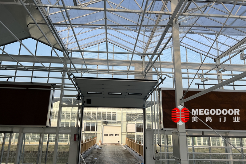 温室大棚用快速门、保温提升门怎么选？美高门业助力南京温室环境稳定运行插图1