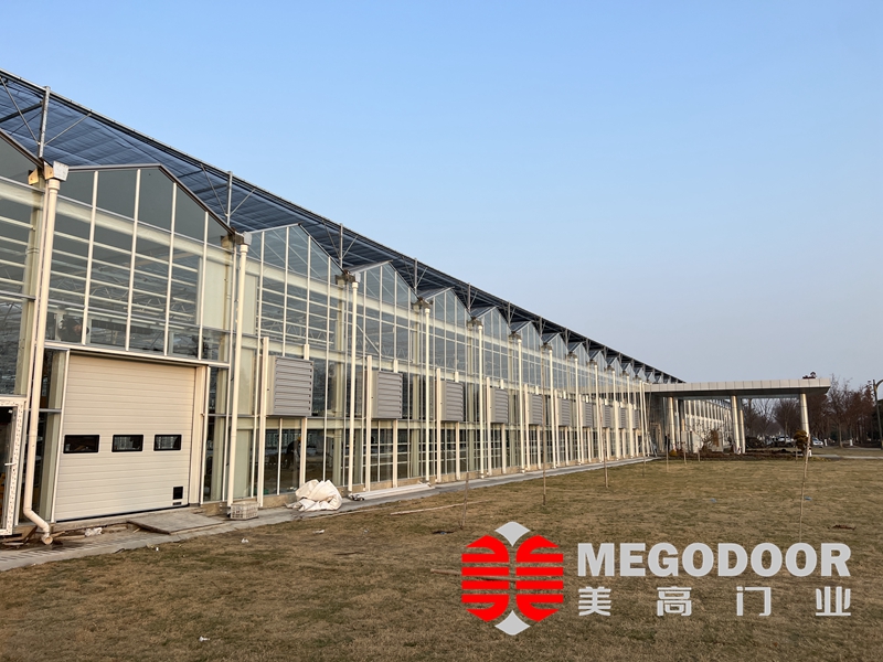 温室大棚用快速门、保温提升门怎么选？美高门业助力南京温室环境稳定运行缩略图